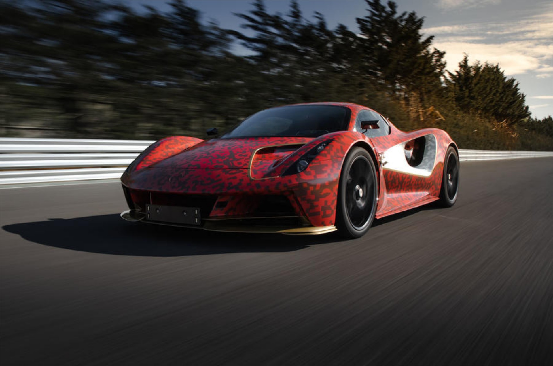 Lotus Evija: Δες το ηλεκτρικό hypercar να επιτίθεται στην πίστα [Video]