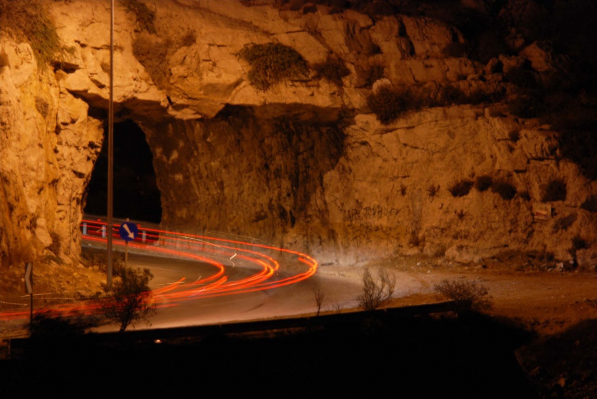 Η ιστορία πίσω από την «τρύπα του Καραμανλή»