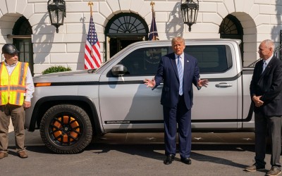 Αυτό είναι το ηλεκτρικό pick up που παρουσίασαν στον  Αμερικανό Πρόεδρο, λίγες μέρες πριν διαγνωστεί με κορονοϊό [Video]