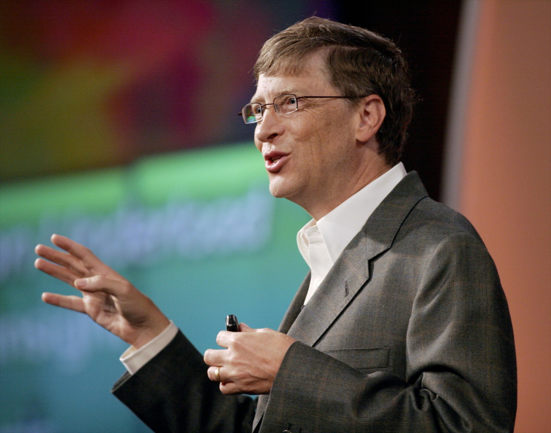 O Bill Gates επενδύει στα πράσινα αυτοκίνητα