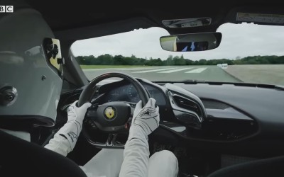 Δείτε τον Stig να σπάει το ρεκόρ στην πίστα του Top Gear (video)