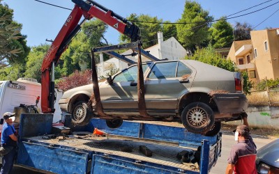 Πώς μπορώ να ειδοποιήσω για εγκαταλελειμμένο όχημα;