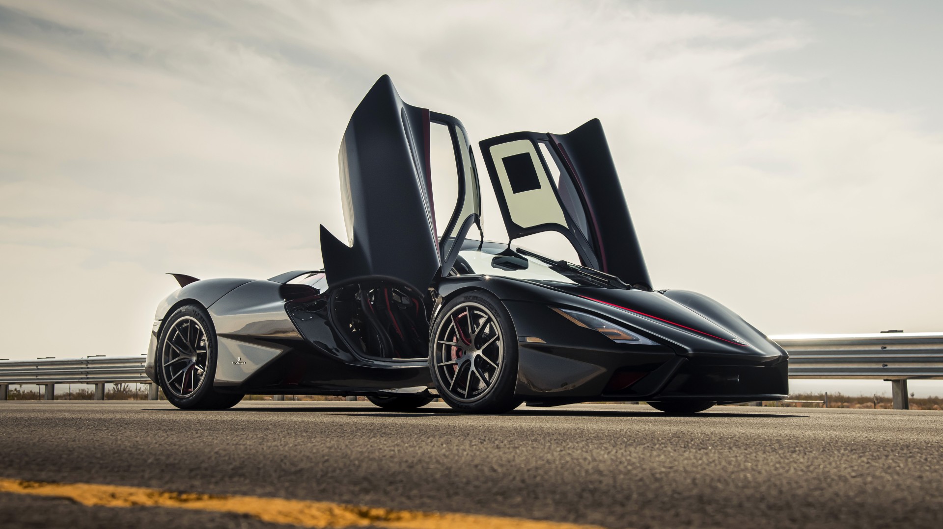 Νέο επίσημο ρεκόρ Guinness τελικής ταχύτητας με αυτοκίνητο παραγωγής! Πάνω από 500 km/h! [Video]