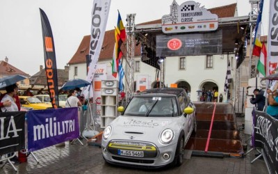 Πώς τα πήγε το ηλεκτρικό ΜΙΝΙ στον πρώτο του αγώνα ταχύτητας;