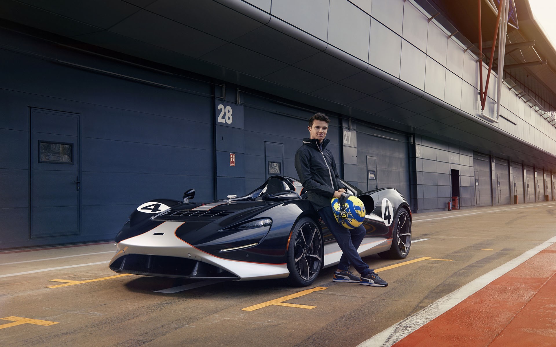 O Lando Norris οδηγεί το νέο hypercar της McLaren (video)