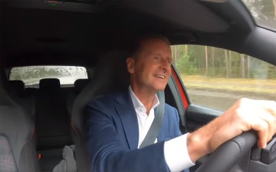 Το αφεντικό της Volkswagen στο τιμόνι του νέου Golf GTI (video)