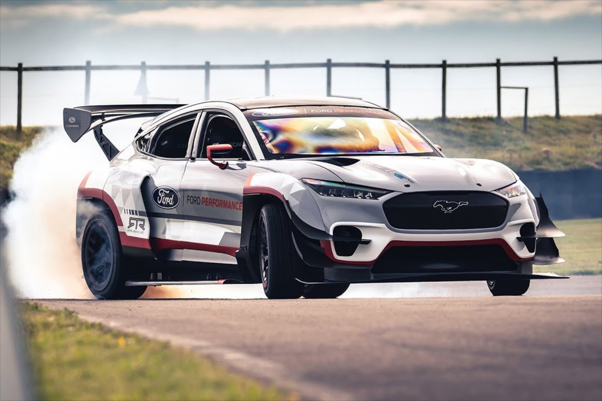 Ford Mach-E: 1.400 ίπποι με το πλάι αλά Top Gear [Video]