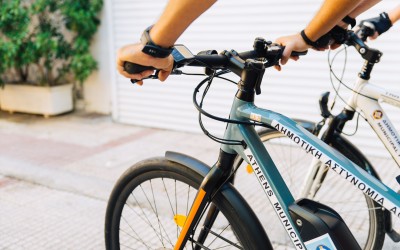 Με ηλεκτρικά ποδήλατα περιπολεί η δημοτική αστυνομία της Αθήνας