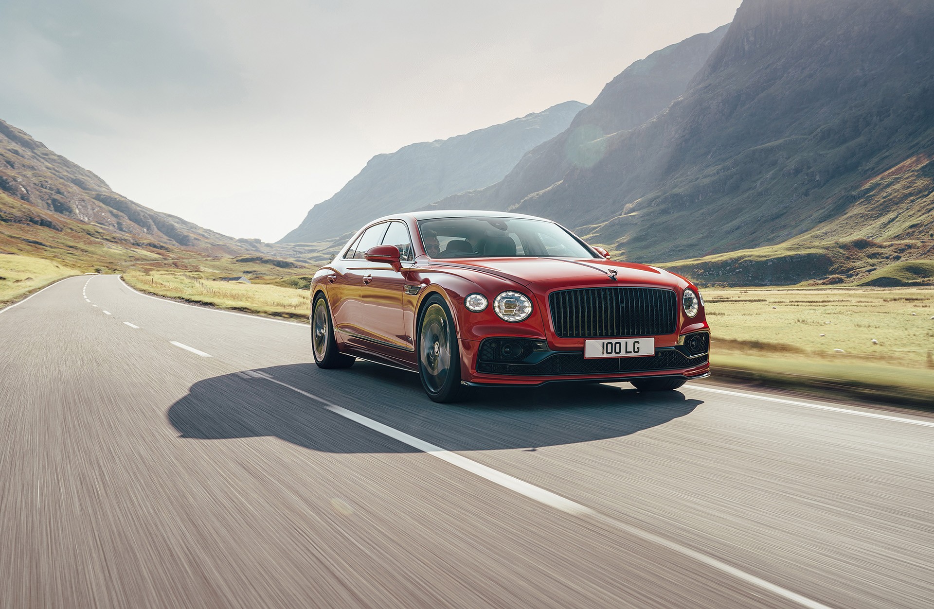 Η Bentley εξοπλίζει την Flying Spur με V8 κινητήρα