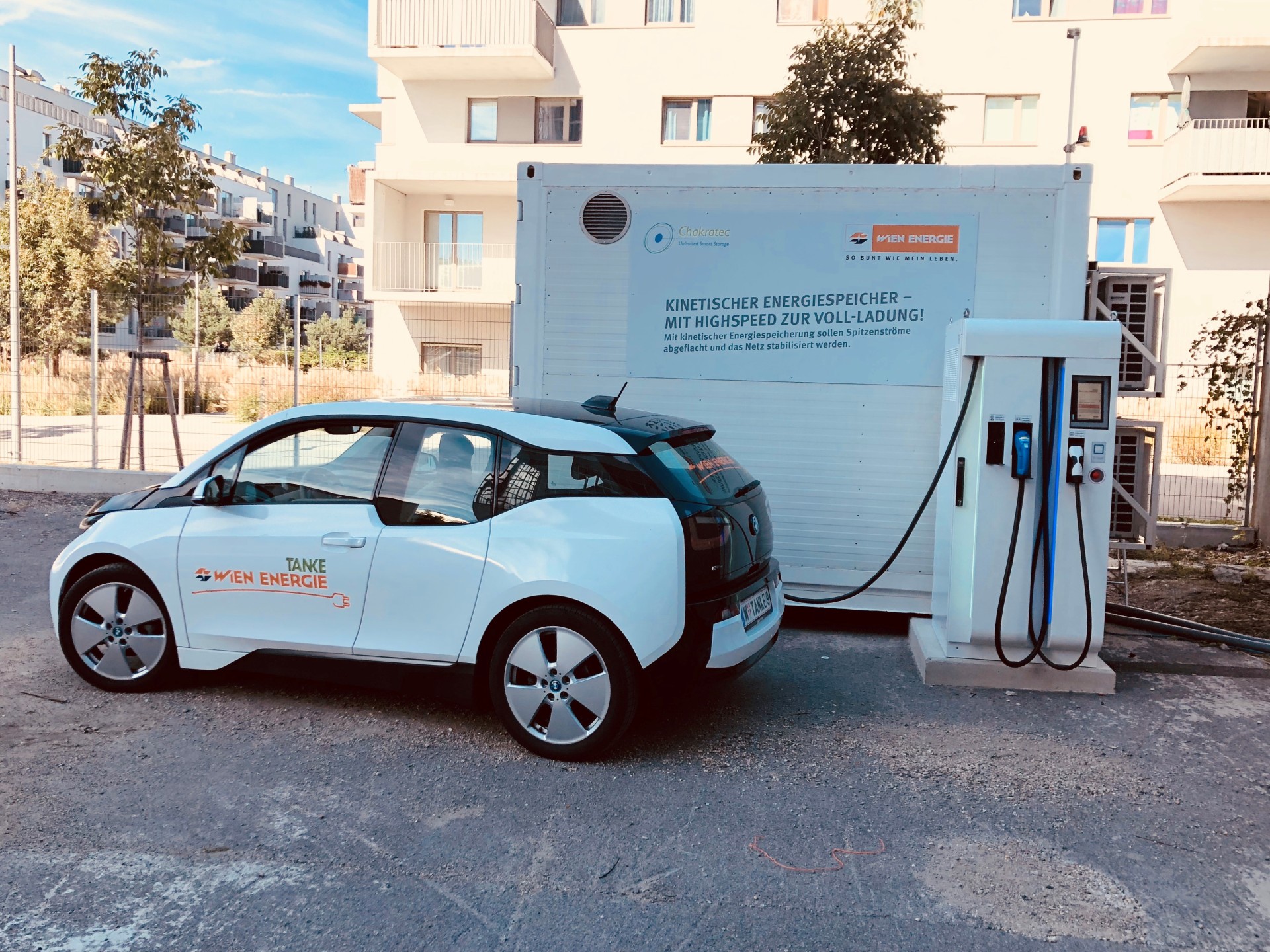 ACEA: Ηλεκτρικά αυτοκίνητα πωλούνται αρκετά, αλλά έχουμε μείνει πίσω σε σταθμούς φόρτισης