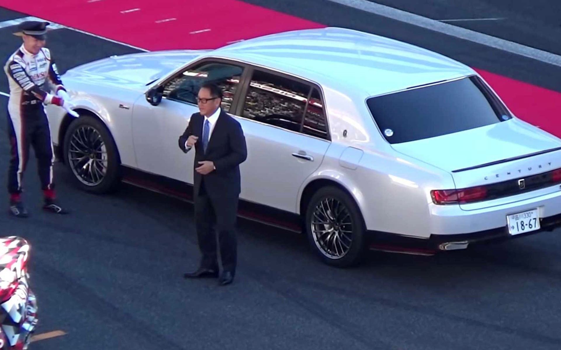 Akio Toyoda: “Η Tesla μπορεί να έχει τη συνταγή, αλλά η Toyota έχει την κουζίνα και τον σεφ”
