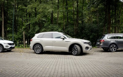 Τώρα το Touareg παρκάρει μόνο του, από το κινητό σου [Video]