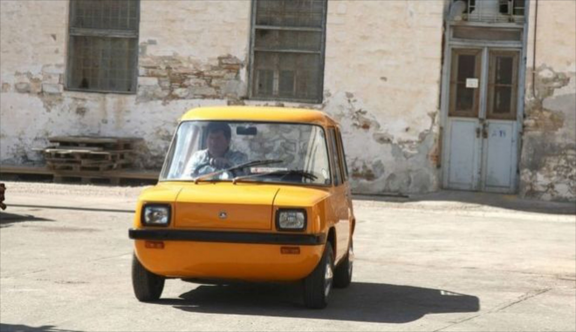 Πέθανε ο Έλληνας εφευρέτης του ηλεκτρικού Enfield 8000