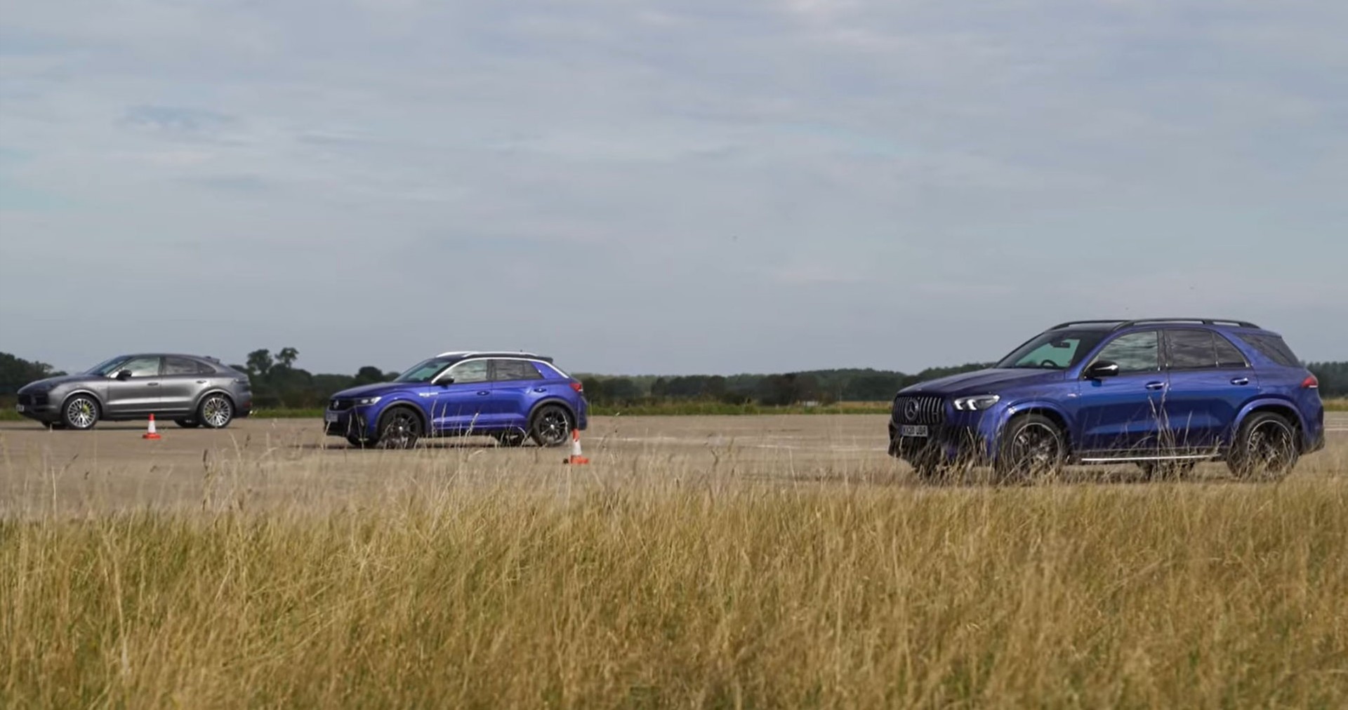 Drag Race: Mercededs-Benz AMG GLE 53 vs Volkswagen T-ROC R vs Porsche Cayenne Coupe (video)