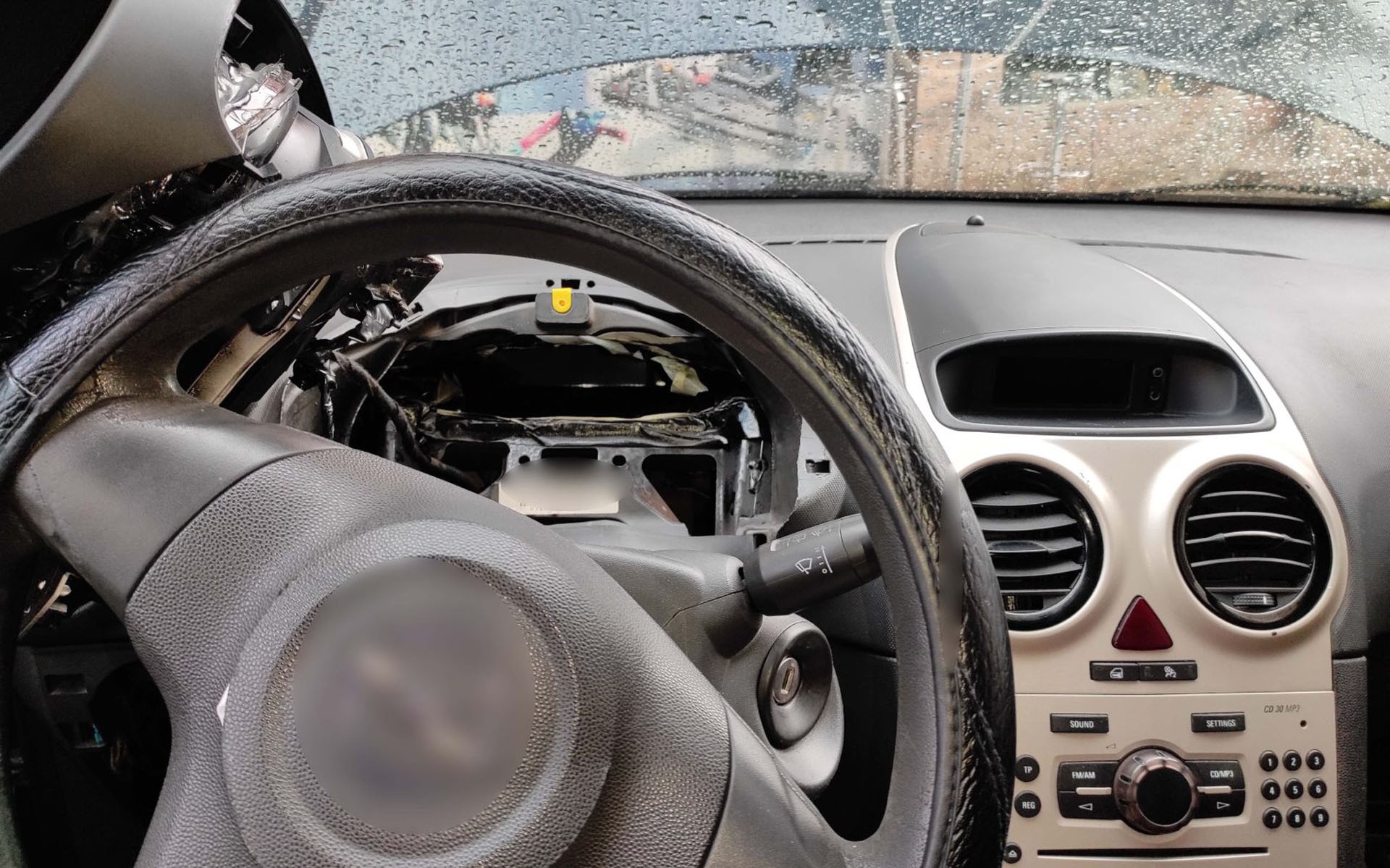 Δυτική Αττική: Έκρυβαν τα ναρκωτικά στον πίνακα οργάνων (video)