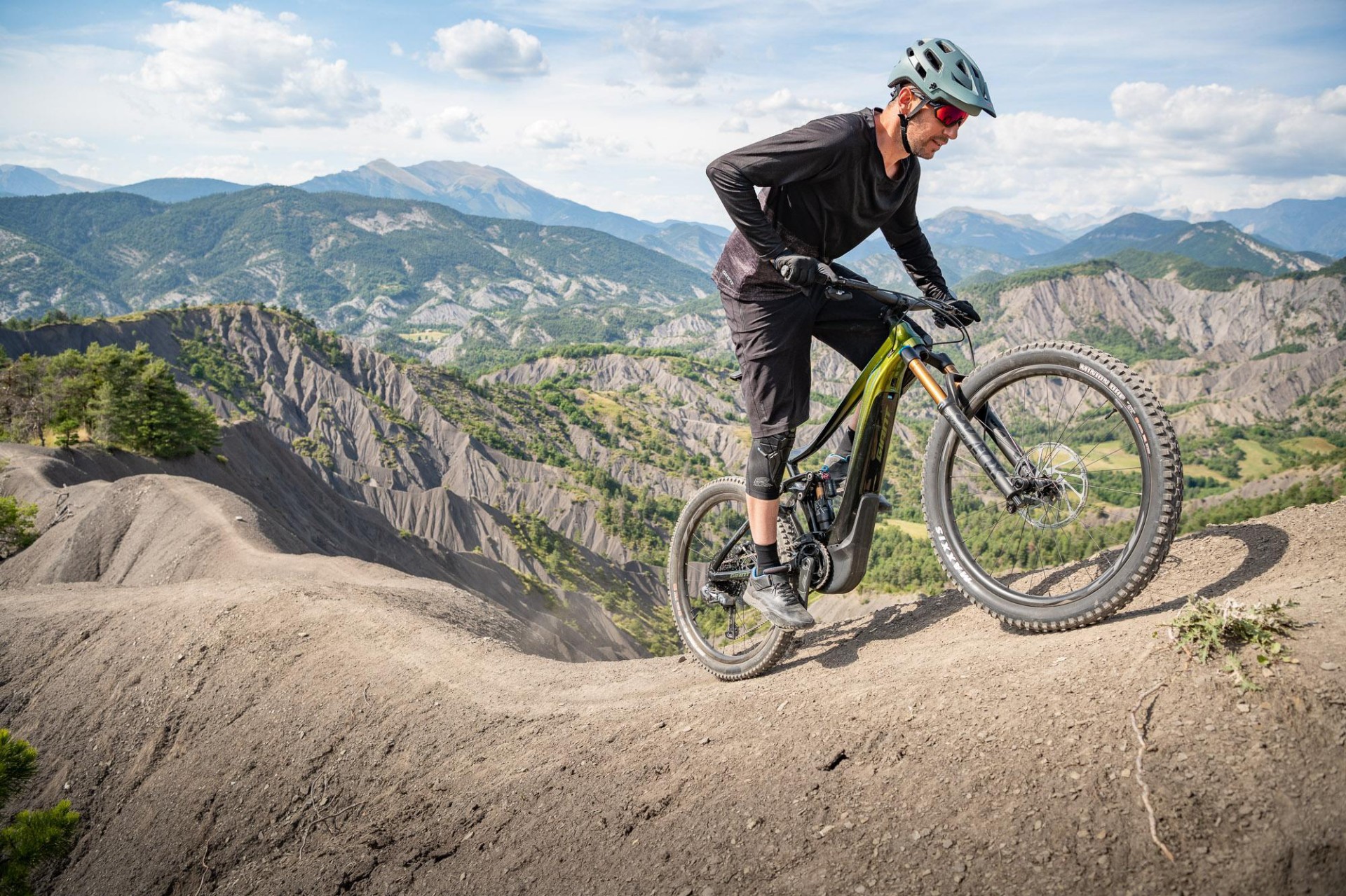 H Kosmoride προσφέρει τα κορυφαία ηλεκτρικά mountain bikes της Giant