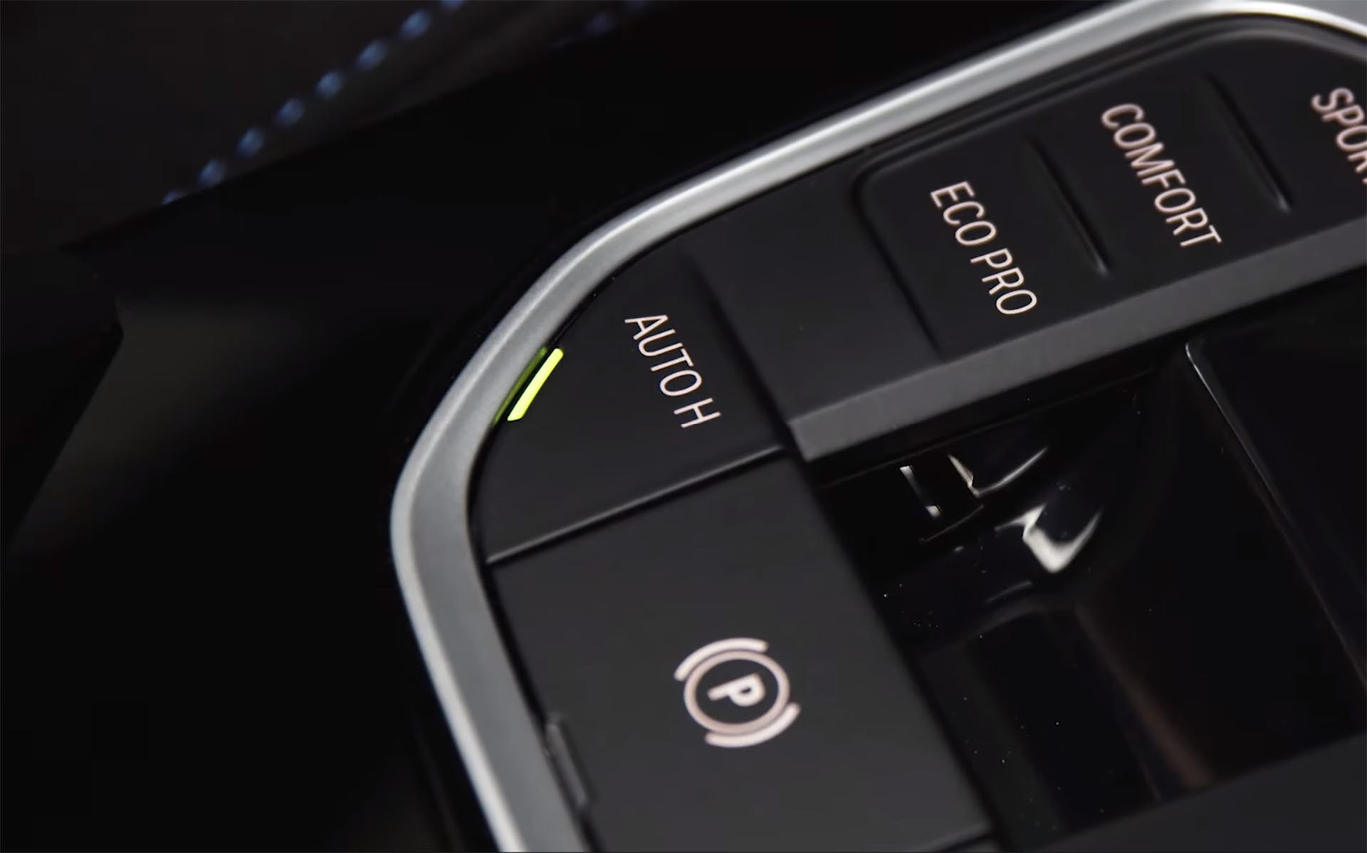 Τι είναι το Auto Hold στο αυτοκίνητο και πώς λειτουργεί; (video)