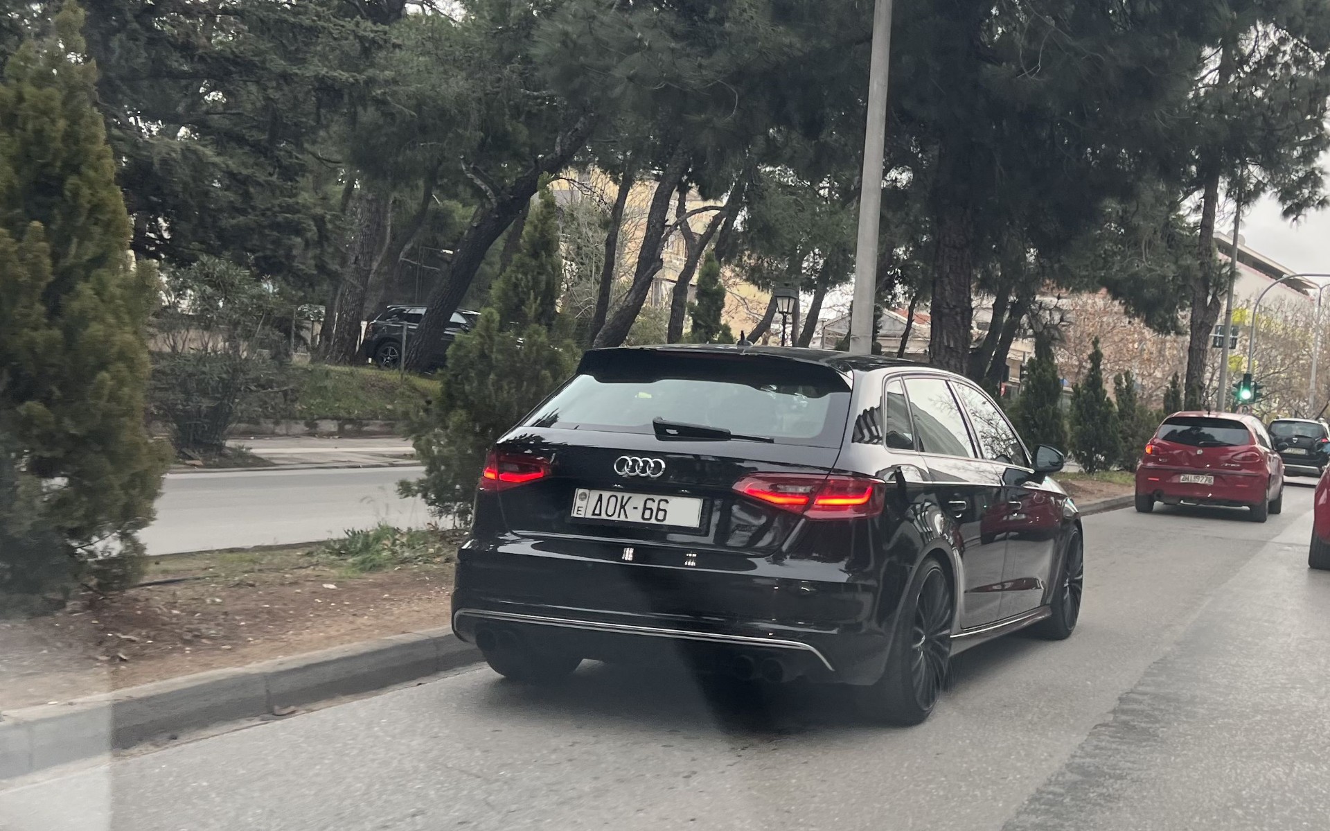 Πινακίδες ΔΟΚ: Τι ισχύει, πότε μπορούν να μπουν σε αυτοκίνητο