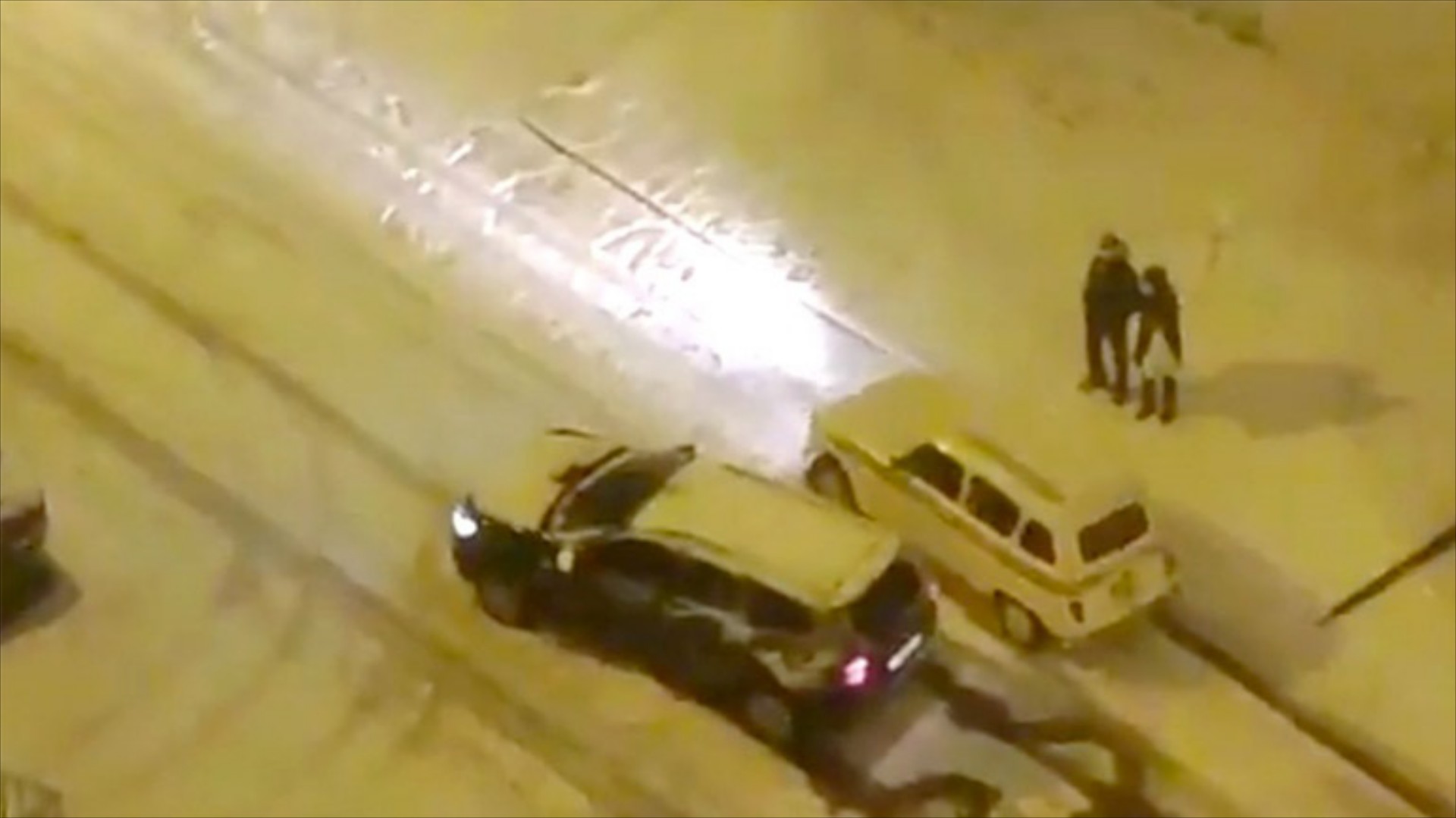 Dacia Duster εναντίον Renault 4L στα χιόνια: Ποιο κερδίζει; [Video]