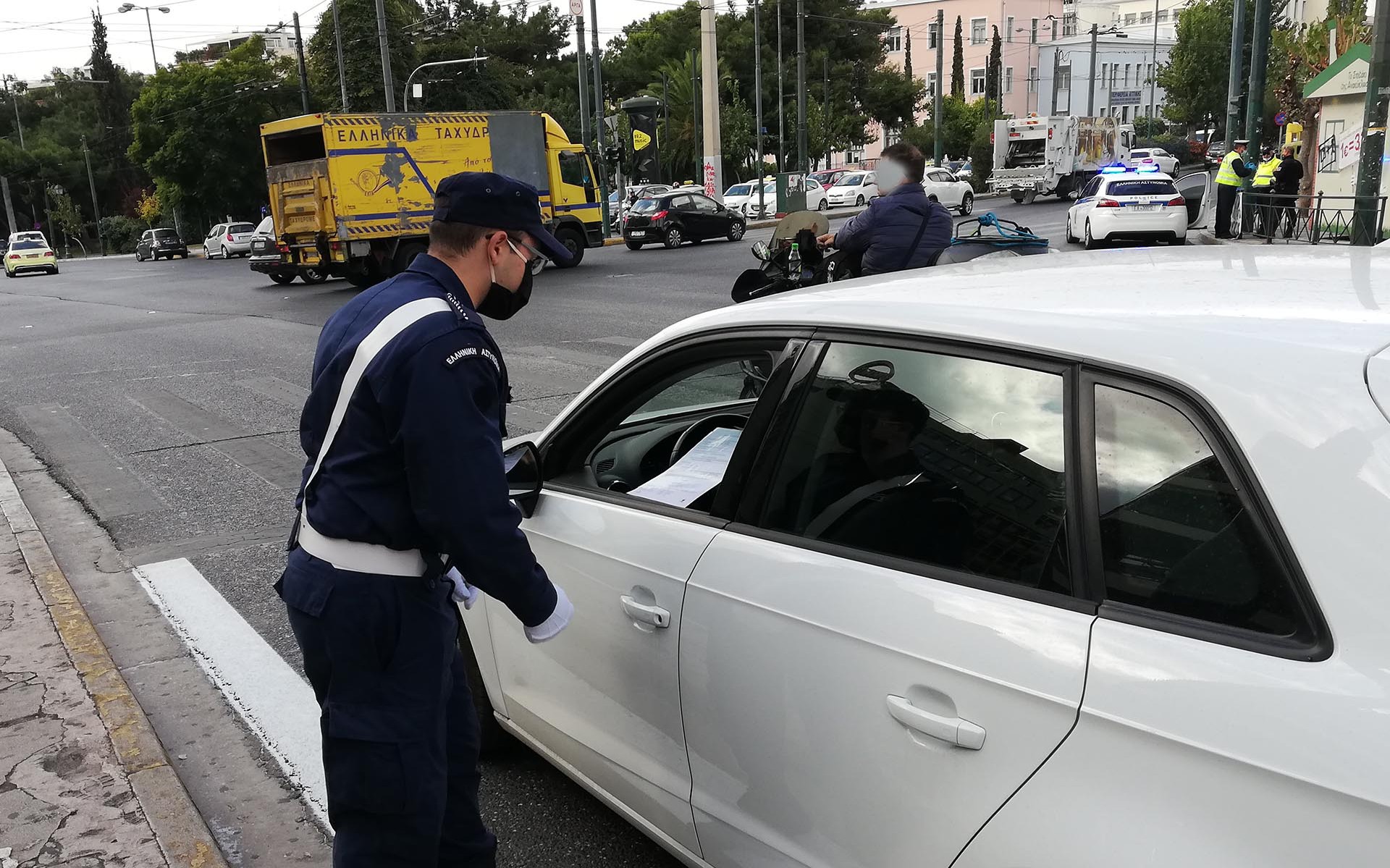Lockdown: Τι ανοίγει από τη Δευτέρα