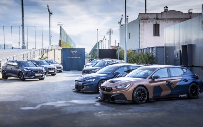 Οι παίκτες της FC Barcelona ανακαλύπτουν τον κόσμο της CUPRA 