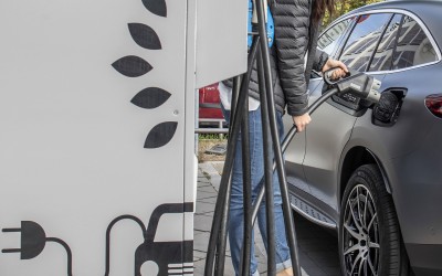 Κίνητρα για επιχειρήσεις: Περισσότερα ηλεκτρικά ανά εταιρεία, επιδότηση φορτιστών και ποδηλάτων