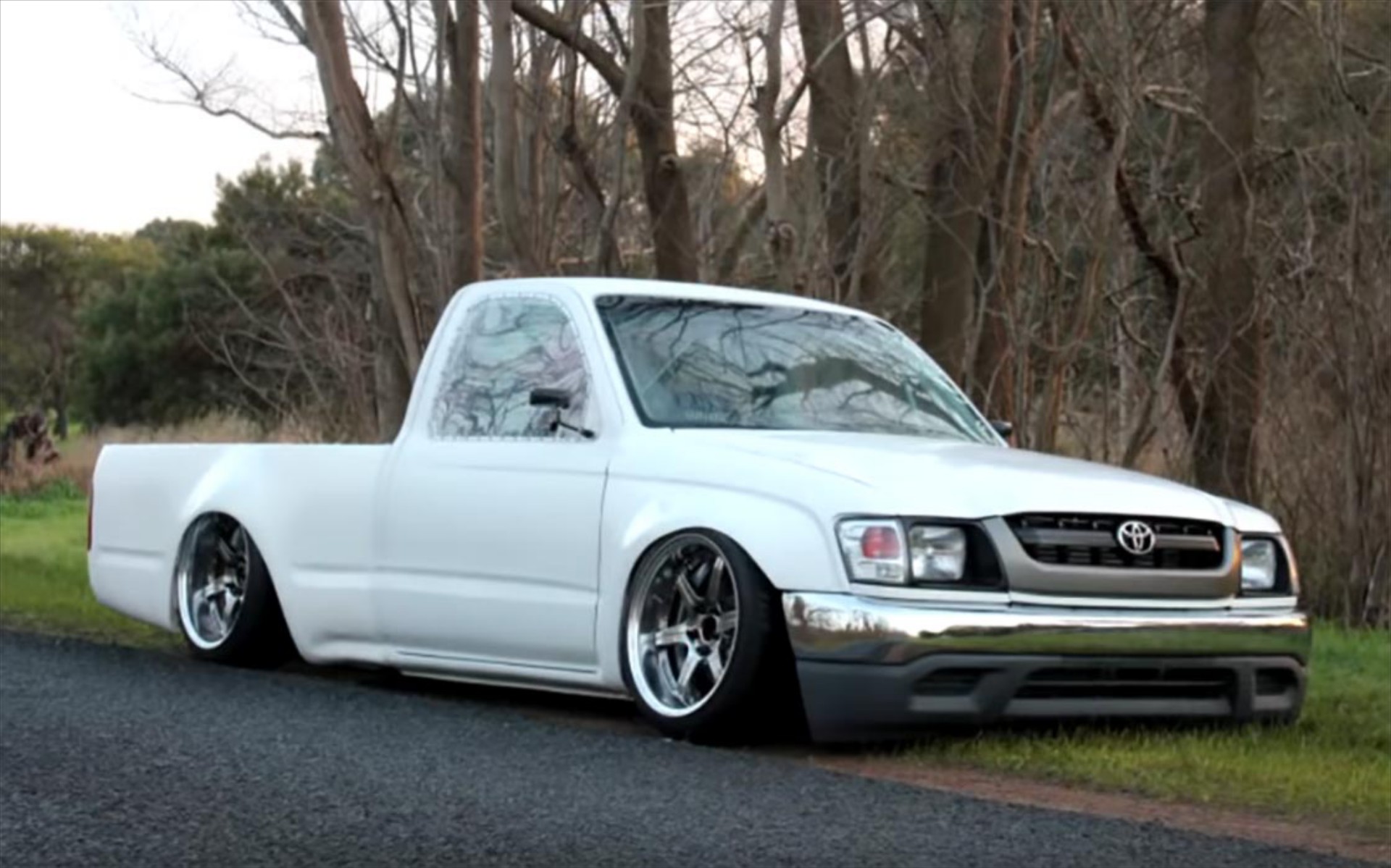 Toyota Hilux pick-up: από...