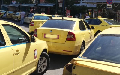 Ταξί: Αυξάνεται ο αριθμός των επιβατών