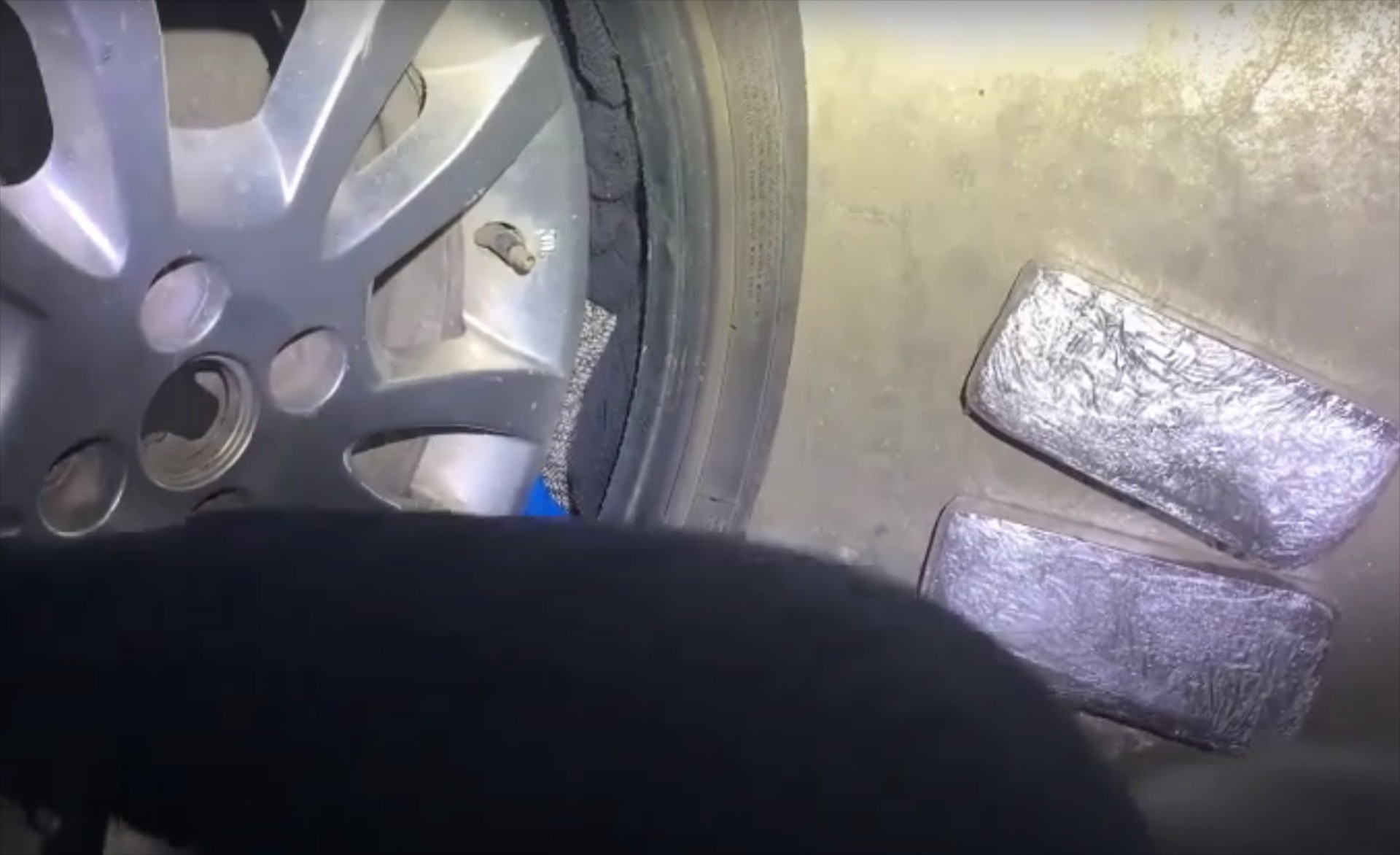 Η ρεζέρβα έκρυβε 6,5 κιλά ηρωίνης (video)