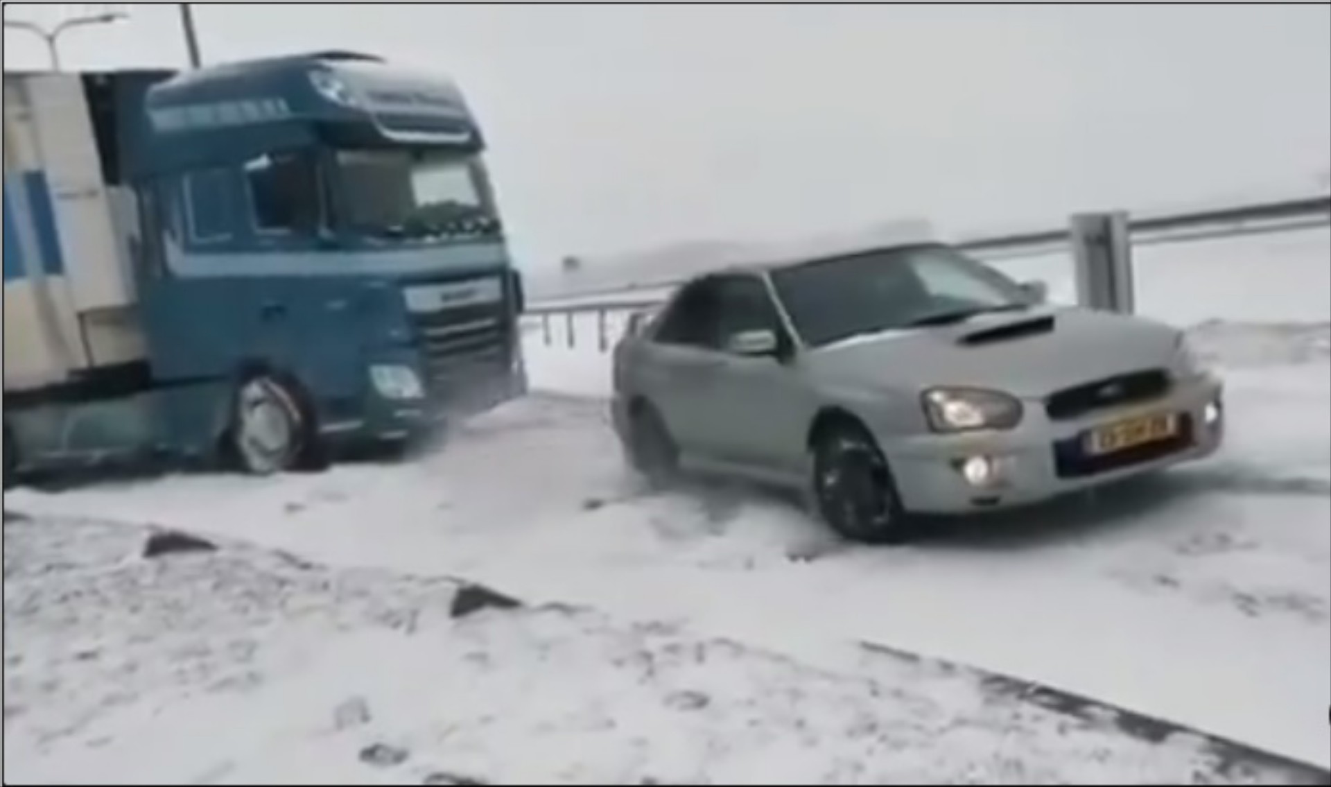 Subaru Impreza τραβάει νταλίκα στα χιόνια! [Video]