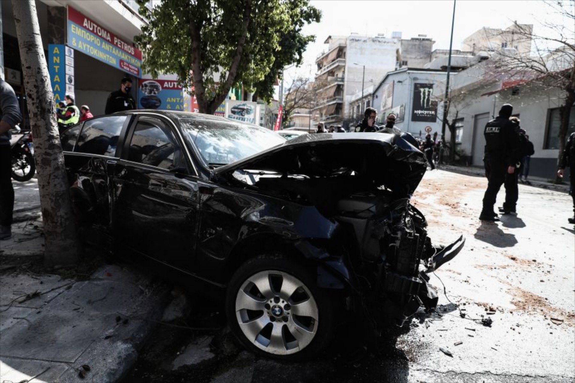 Καταδίωξη με κλεμμένο όχημα κατέληξε σε τροχαίο στην οδό Λιοσίων