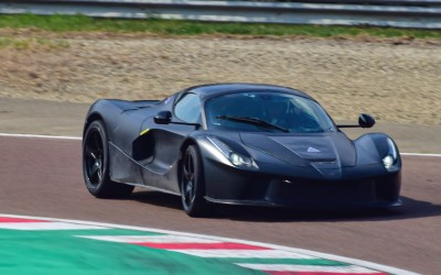 Ferrari: Νέο υβριδικό hypercar με «καβούκι» LaFerrari δοκιμάζεται στην πίστα [Video]