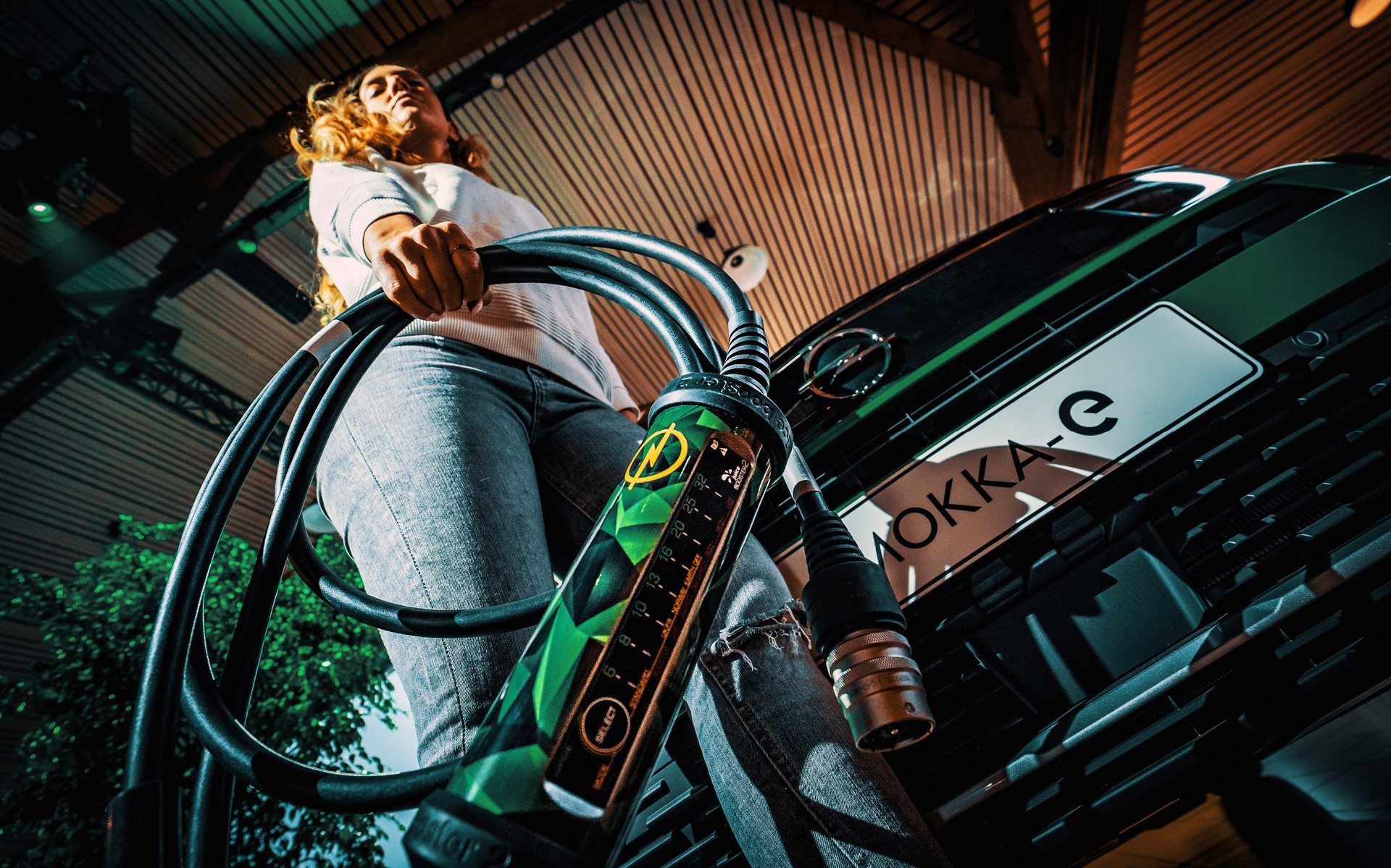 Opel Universal Charger: Φορτίζει παντού! (video)