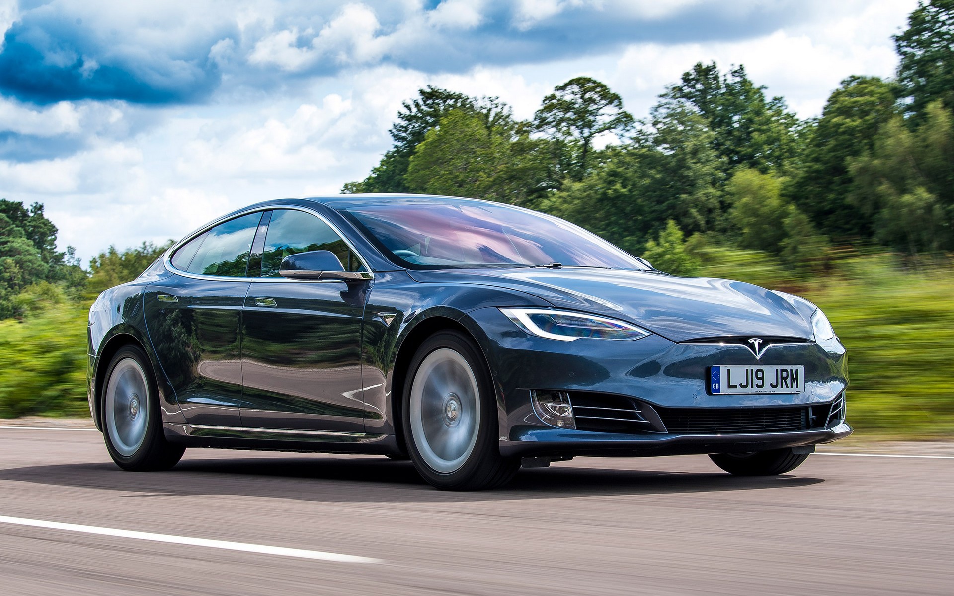 Δύο άτομα έχασαν τη ζωή τους με Tesla χωρίς να είναι κάποιος στη θέση του οδηγού