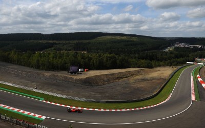 Υπό έντονη βροχή οι πρώτες δοκιμές