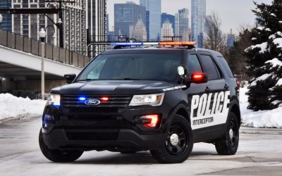 Δύο περιπολικά κάνουν κόντρα μεταξύ τους και συγκρούονται σε κατοικημένη περιοχή [Video]