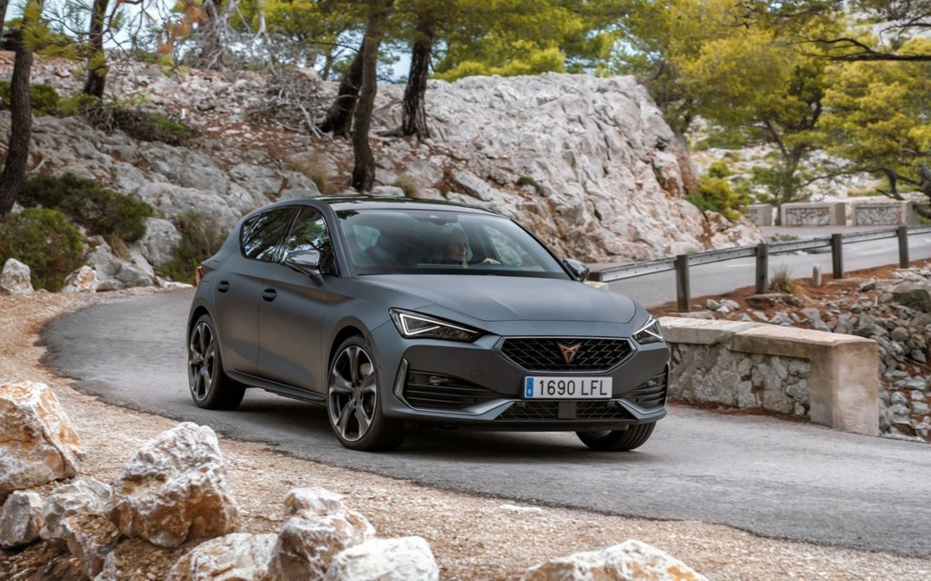 Η οικογένεια Cupra Leon μεγαλώνει με νέα έκδοση 245 ίππων 