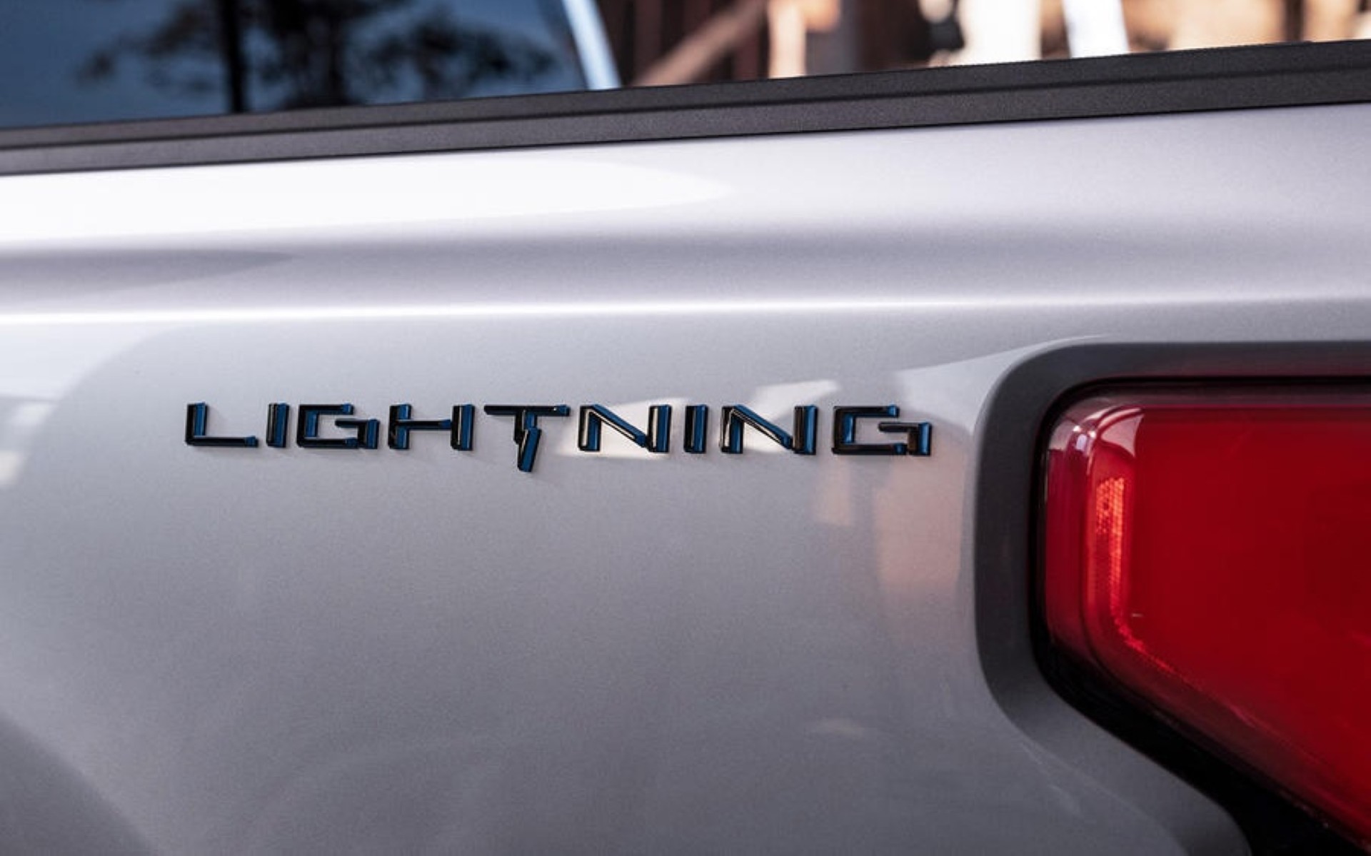 Το ηλεκτρικό Ford F-150 έρχεται σαν «αστραπή» (video)