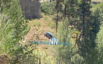 Ναύπακτος: Αυτοκίνητο έφυγε στο κενό (video)