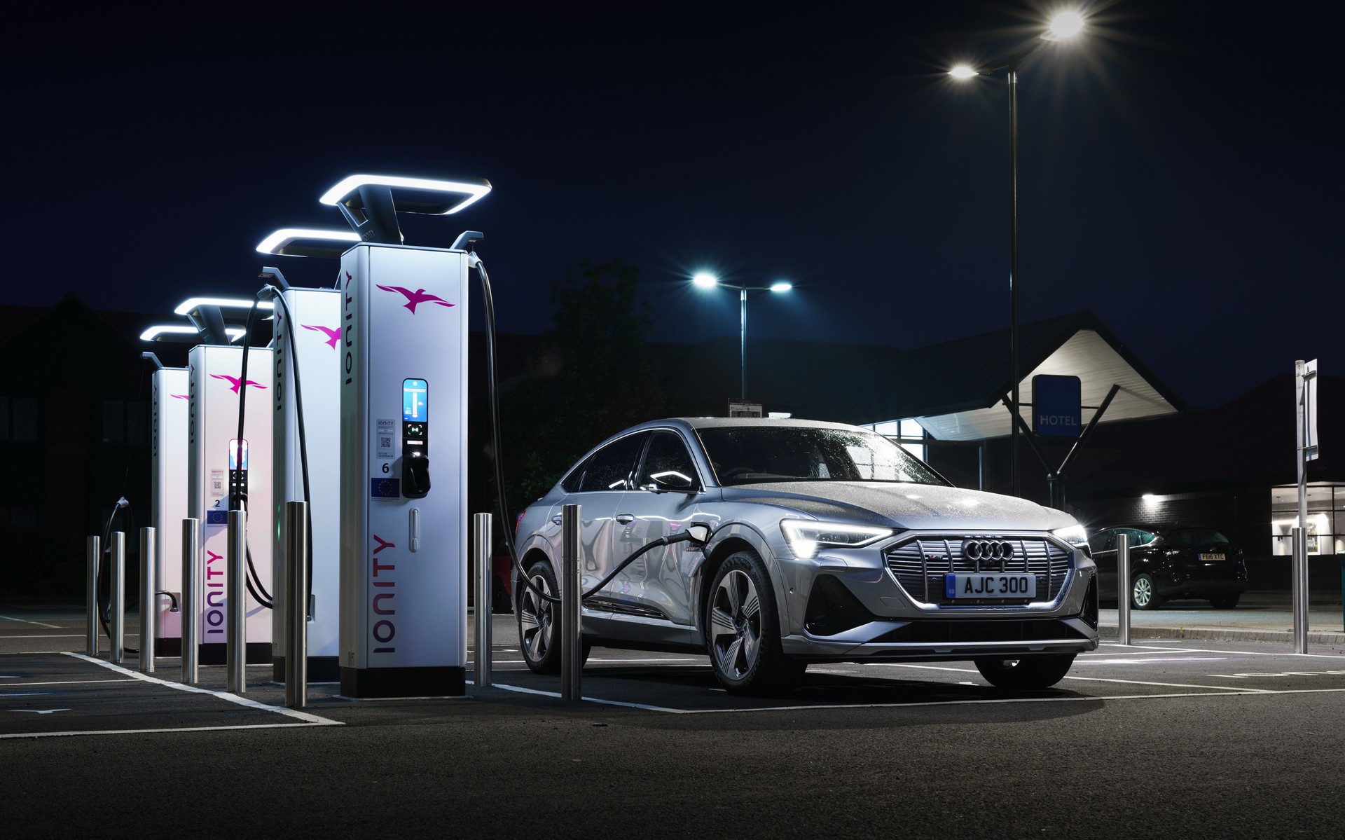 Ρεπορτάζ: Πότε θα φθηνύνουν τα ηλεκτρικά αυτοκίνητα! 