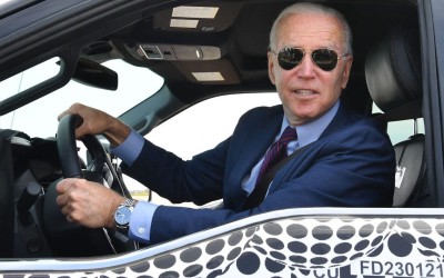 Ο πρόεδρος Joe Biden οδηγεί το ηλεκτρικό Ford F-150 Lightning [Video]