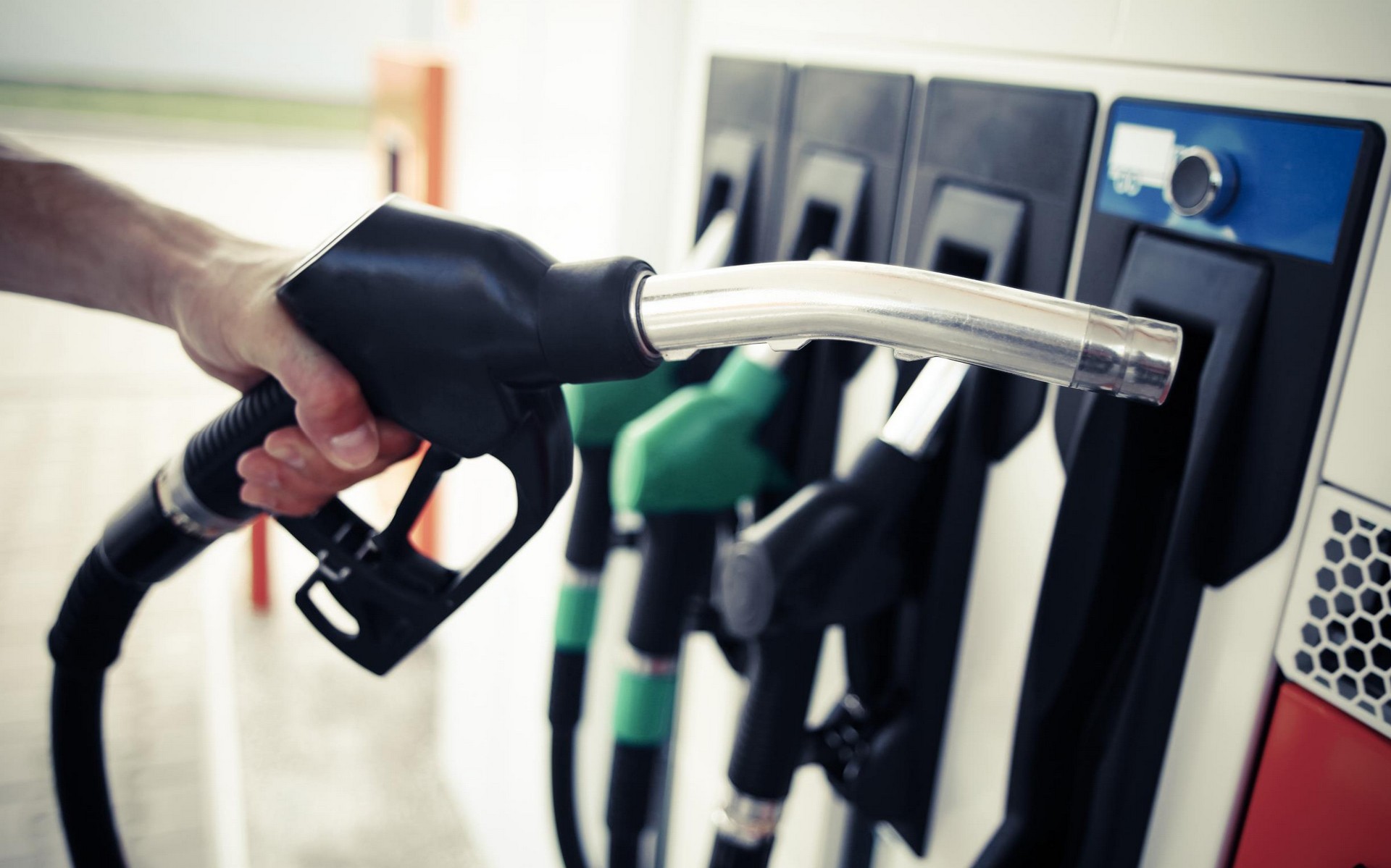 Η τιμή της βενζίνης και του diesel σήμερα