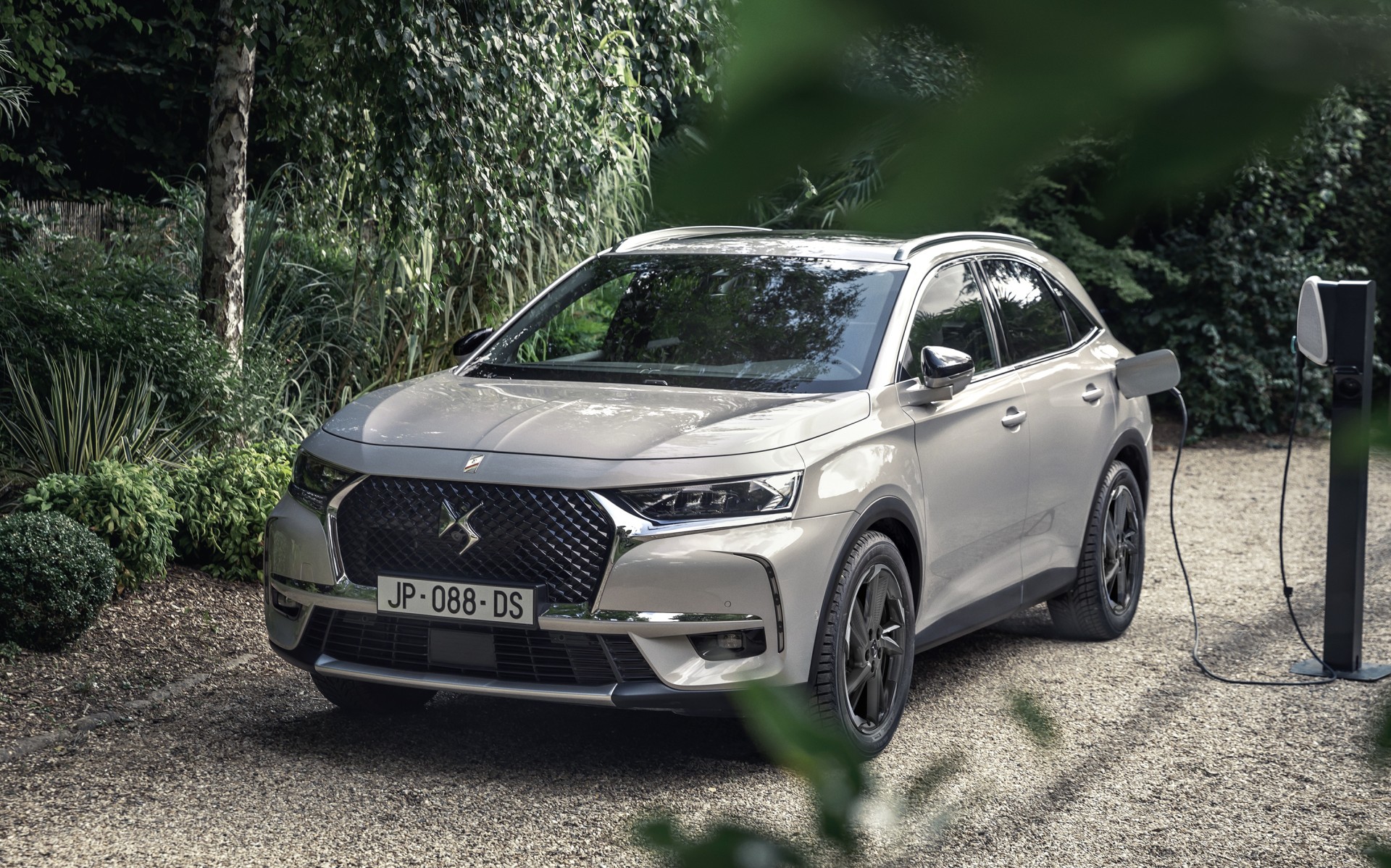 Νέα plug-in υβριδική έκδοση για το DS7 Crossback 