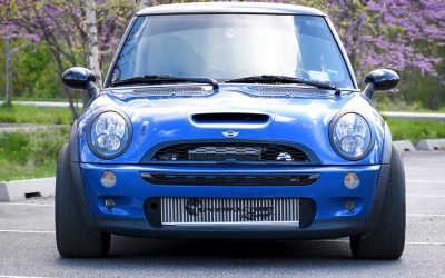 Πόσο γρήγορο θα μπορούσε να είναι ένα ελαφρύ τετρακίνητο Mini Cooper με 690 ίππους; Δείτε στο Video