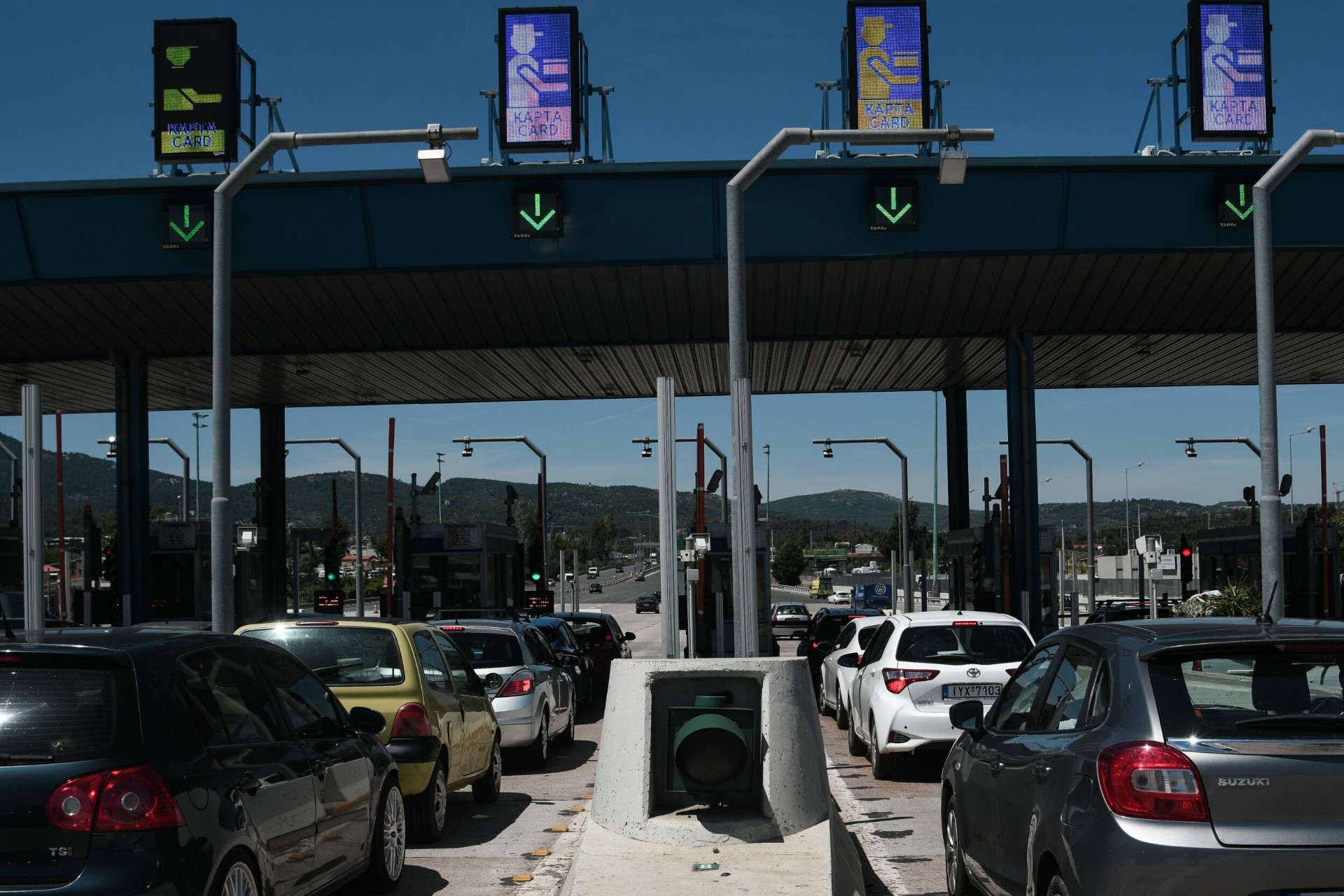 Αυξημένα μέτρα Τροχαίας ενόψει Αγίου Πνεύματος -Πώς θα κινηθούν ΙΧ και φορτηγά