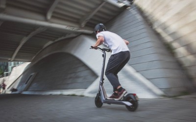 Η Anytime ασφαλίζει τα ηλεκτρικά σκούτερ της Kineo