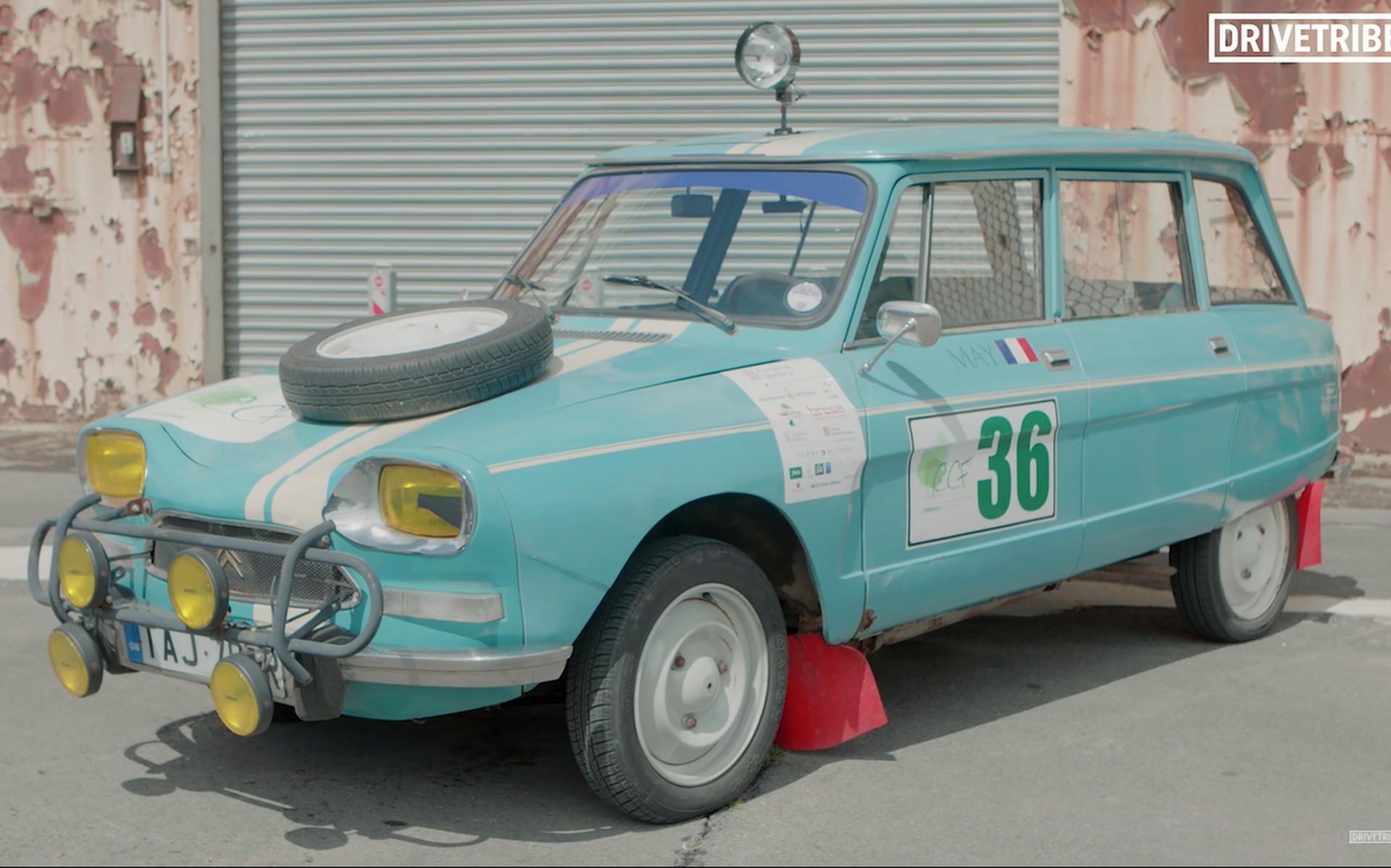 Ο Tiff Needell δοκιμάζει το Citroen Ami 8 σε ένα απολαυστικό βίντεο με πολλές εκπλήξεις [Video]