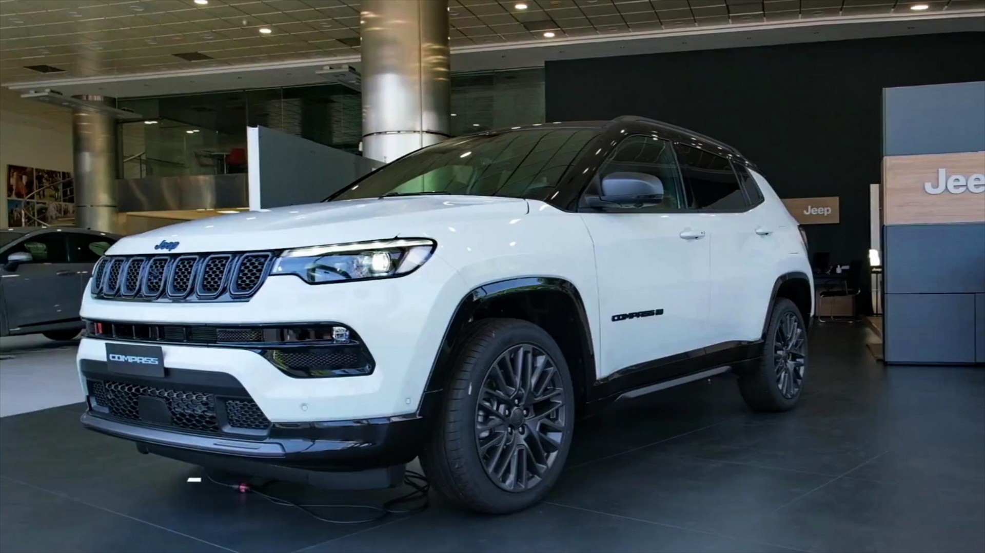 5 ΗΟΤ INFO για το Νέο Jeep Compass - Video