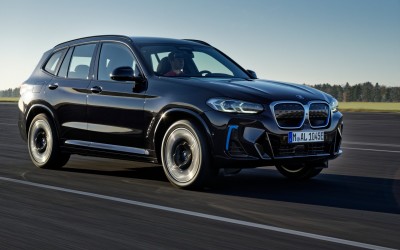 Η ανανεωμένη BMW iX3 2022 παρουσιάστηκε με κάθε επισημότητα