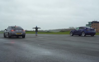 Βελτιωμένη AMG CLA 45 με 490 PS vs Tesla Model 3 επίσης με 490 PS! [Video]